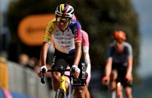 A Netcompany Ineos diz que “nada mudou” na busca de Egan Bernal pelo GC no Giro d’Italia, apesar de vários contratempos na primeira semana.