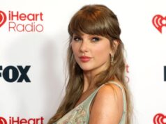As sandálias de fivela vermelha da Taylor Swift são perfeitas para o verão