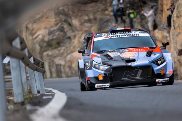 thierry-neuville-martijn-wydae.jpg