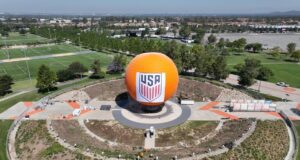 Dentro do acampamento da Copa do Mundo de Futebol dos EUA no Orange County Grand Park