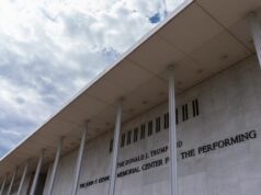Nome de Trump será removido do Kennedy Center, ordena juiz