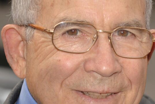 Donald E. Newhouse morre: editor de jornal aos 96 anos