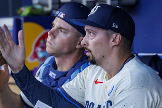 Blake Snell dos Dodgers retorna ao IL com o corpo solto no cotovelo esquerdo