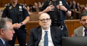Novo julgamento de estupro de Harvey Weinstein foi declarado anulado pelo juiz
