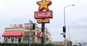 Franqueado Carls Jr. A empresa em dificuldades planeja fechar 10 e vender 49 locais na Califórnia