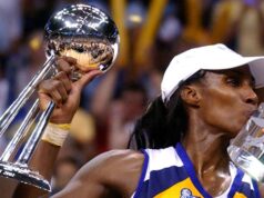 Lisa Leslie fica emocionada por receber uma estátua do lado de fora da Arena Crytpo.com