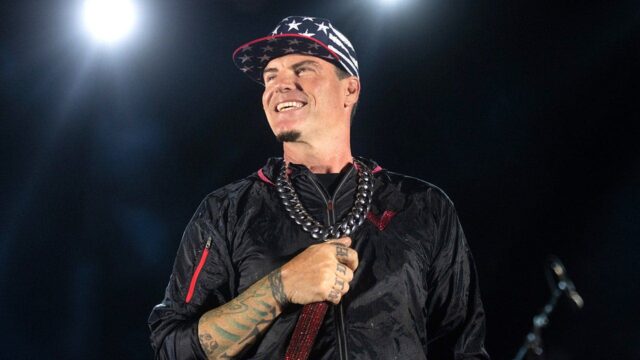 vanilla-ice-on-stage.jpeg