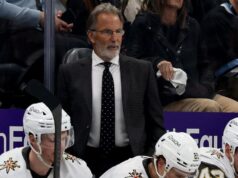 O técnico do Golden Knights, John Torotella, foi fortemente penalizado após avançar para as finais da conferência.