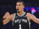 Victor Wembanyama levou os Spurs a uma emocionante vitória por 2OT contra o Thunder, que apresentou o melhor desempenho de sua carreira.