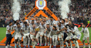 Aston Villa vence Freiburg e vence Liga Europa