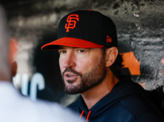 O técnico do Giants, Tony Vitello, destaca o “esforço” dos jogadores após a nona derrota em 11 jogos
