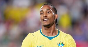 Do ponta-de-lança como o Barcelona quer o melhor 9 do Brasileirão