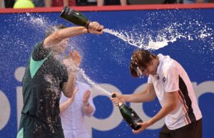 Ignacio Buse foi o inesperado campeão do ATP 500 de Hamburgo e ainda precisou pedir ajuda para arrecadar champanhe