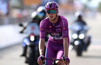 ‘É difícil entender a estratégia da Movistar’ – Magnier, Milan, principal corredor do Giro d’Italia, desmaia e sai frustrado com ‘ritmo rápido’ na subida para Novi Ligure