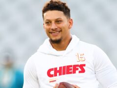 Patrick Mahomes assina o maior contrato de US$ 504 milhões da história da NFL