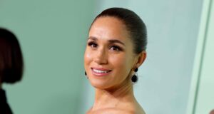 Meghan Markle muda para estes tênis aprovados por podólogos "20.000 passos" existir