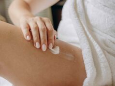 Esta loção corporal reafirmante dos fabricantes do Botox apertou meus braços enrugados em apenas 4 semanas