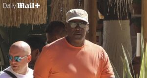 A transformação corporal de Michael Jordan revelada: Insiders revelam segredos sobre a reforma de seu corpo após sustos de saúde… enquanto ele vagueia pela Espanha com a glamorosa esposa Yvette