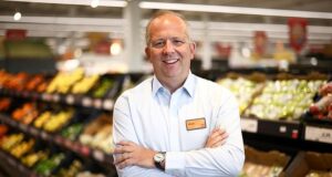 Os chefes da Sainsbury estão de olho em salários de £ 7,3 milhões, à medida que os compradores se recuperam dos preços mais altos dos alimentos