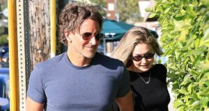 Bradley Cooper, 51, parecia chocantemente jovem em um raro passeio em um ponto badalado de Los Angeles, sentado com a namorada Gigi Hadid, 31