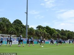Nove pessoas ficaram feridas em um tiroteio perto da base da Inglaterra para a Copa do Mundo, em Kansas City