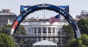 Ação bombástica visa bloquear os planos de Donald Trump de realizar um evento do UFC na Casa Branca em seu aniversário de 80 anos