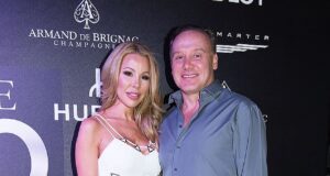 Modelo britânico faz acusações perturbadoras de sexo e drogas contra a estrela de ‘Real Housewives’ Lenny Hochstein, dizendo que ele a atraiu para a mansão Star Island