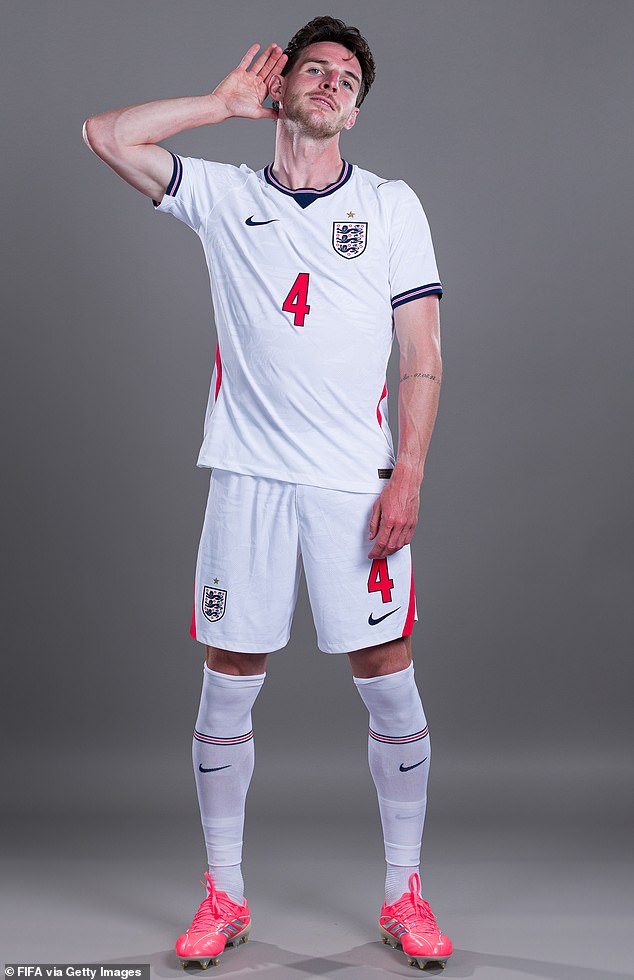 109255733-15891185-Arsenal_s_Declan_Rice_looked_somewhat_sun_kissed_as_he_posed_for-a-1_178116453053.jpeg