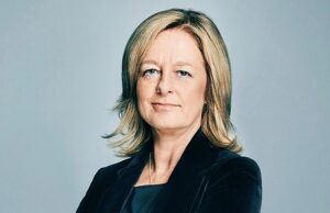 A chefe da BT, Allison Kirkby, viu os salários dobrarem para £ 5,6 milhões enquanto a empresa de telecomunicações cortava milhares de empregos