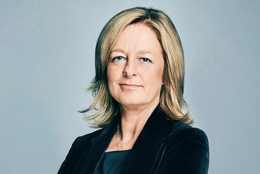 A chefe da BT, Allison Kirkby, viu os salários dobrarem para £ 5,6 milhões enquanto a empresa de telecomunicações cortava milhares de empregos