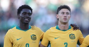 Copa do Mundo FIFA 2026: o técnico de futebol Tony Popovic diz que a seleção jovem pode causar impacto imediato