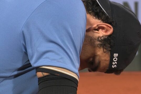 Berrettini em lágrimas após aposentadoria chocante