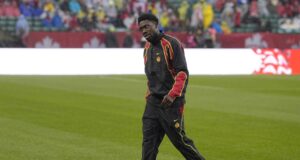 Alphonso Davies faz atualização sobre lesões antes da Copa do Mundo do Canadá