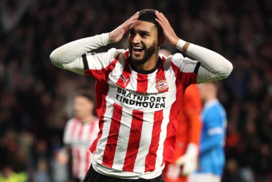 Bayern prepara uma “oferta cara” por Saibari, do PSV