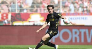 O FC Köln anunciou oficialmente a contratação definitiva de Jakub Kaminski