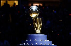 Foto do troféu, logotipo do roteiro nas quadras finais