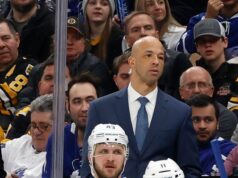 Os Canucks voltaram, contratando Malhotra como treinador