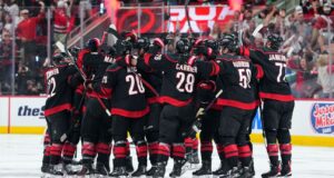 Canes chega às finais da Stanley Cup com gol de Jarvis OT
