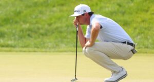 Poston lidera por 4 quando o Memorial entra na rodada final