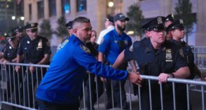 Com Trump participando do G3, o NYPD cancelou a festa de observação.