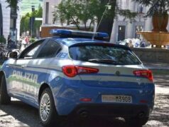 Ele tenta pegar sua bolsa na rua: uma mulher de 70 anos ficou ferida em Bolzano