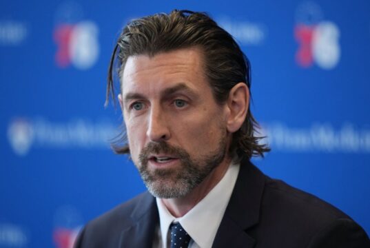 O novo 76ers Prez Gansey encontra o caminho para o título.