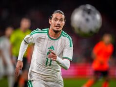 Hadj Moussa, do Feyenoord, marca novamente pela Argélia, Andrea Bocelli canta música da Copa do Mundo na Cidade do México