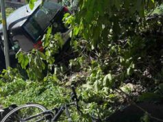 Um cavaleiro acaba debaixo de uma carruagem em Merano: é pesada – Merano