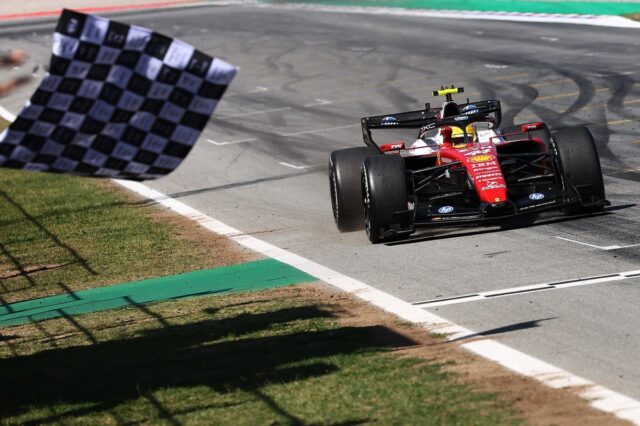 1781453183_lewis-hamilton-ferrari-2.jpg