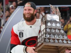 The Hurricanes stall, 37, o mais velho vencedor do Cone Smith
