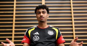 Nathaniel Brown está considerando favorecer a Alemanha em vez dos EUA antes do amistoso da Copa do Mundo