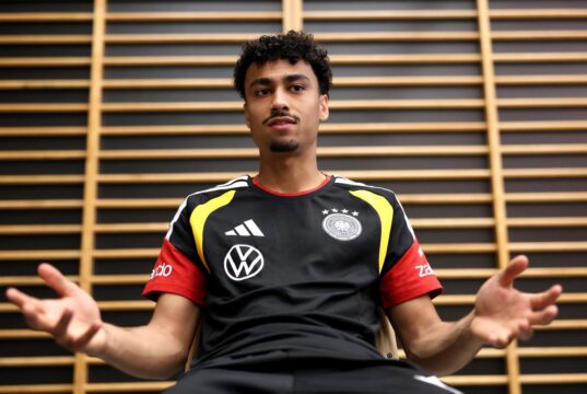 Nathaniel Brown está considerando favorecer a Alemanha em vez dos EUA antes do amistoso da Copa do Mundo