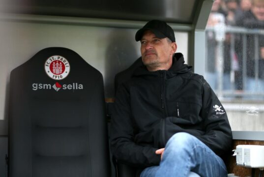 St. Pauli demitiu oficialmente Alexander Blessin, que era o técnico do time