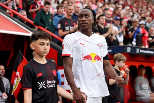 Liverpool entrou em contato com o RB Leipzig para contratar Yan Diomande